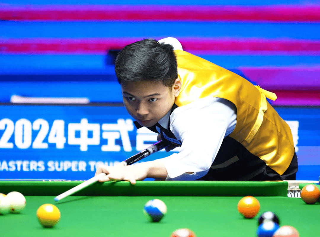 一个年轻且 一个年轻且